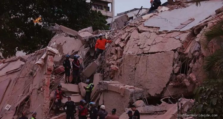 Fans and players evacuate stadium during Venezuela baseball game due to strong earthquakes