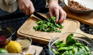 Leafy Greens May Offer Lung Protection, Study Finds