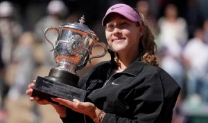 mirra-andreeva-19-claims-french-open-title-as-youngest-champion-since-1992-83022 Mirra Andreeva, 19, Claims French Open Title as Youngest Champion Since 1992