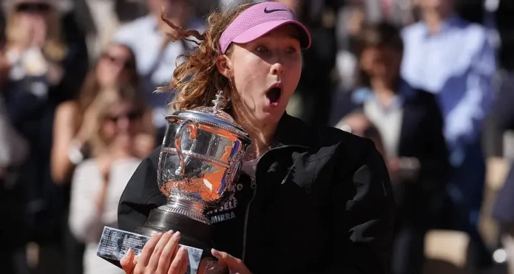 Mirra Andreeva's Trophy Pose Correction After French Open Win