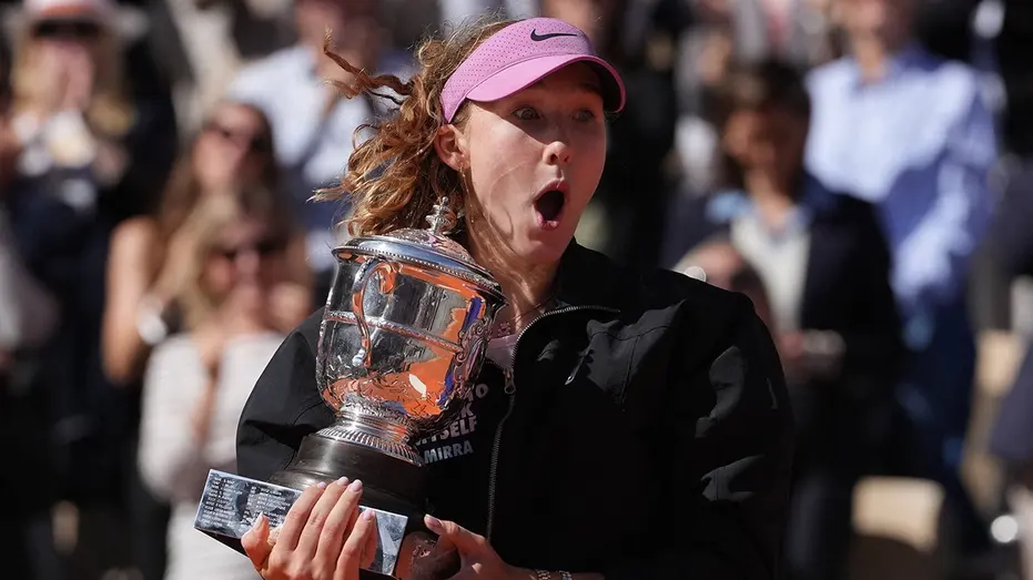 Mirra Andreeva's Trophy Pose Correction After French Open Win