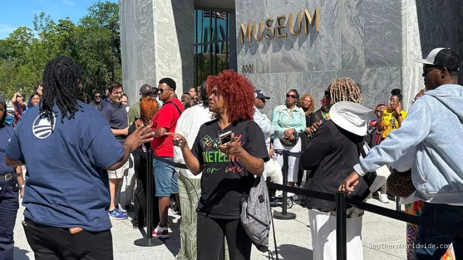 Obama Center Visitors Praise Project as Symbol of 'Black Excellence,' Assert Scandal-Free Legacy Amidst Trump Criticism