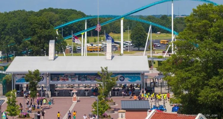 Thrill-seekers Brave Historic 100-Foot Drop on New Amusement Park Water Ride