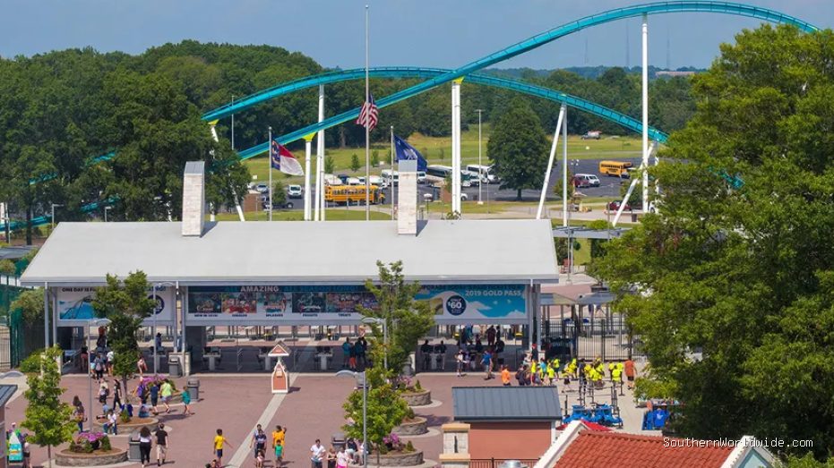 Thrill-seekers Brave Historic 100-Foot Drop on New Amusement Park Water Ride