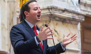 top-democrat-defeats-progressive-ally-of-bernie-sanders-in-key-election-32274 Top Democrat Defeats Progressive Ally of Bernie Sanders in Key Election