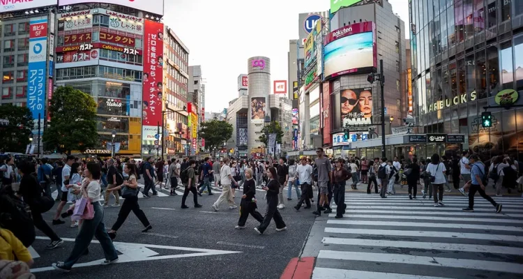Visitors face instant fines for a common error in busy tourist spots