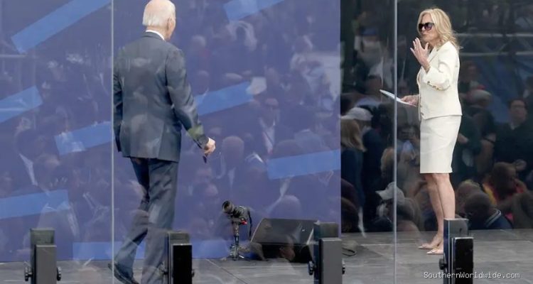 WATCH: Would-be second-term President Biden left searching for family on stage after Obama Center opening
