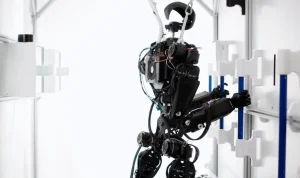 Will a four-armed robot take astronauts' jobs in space?