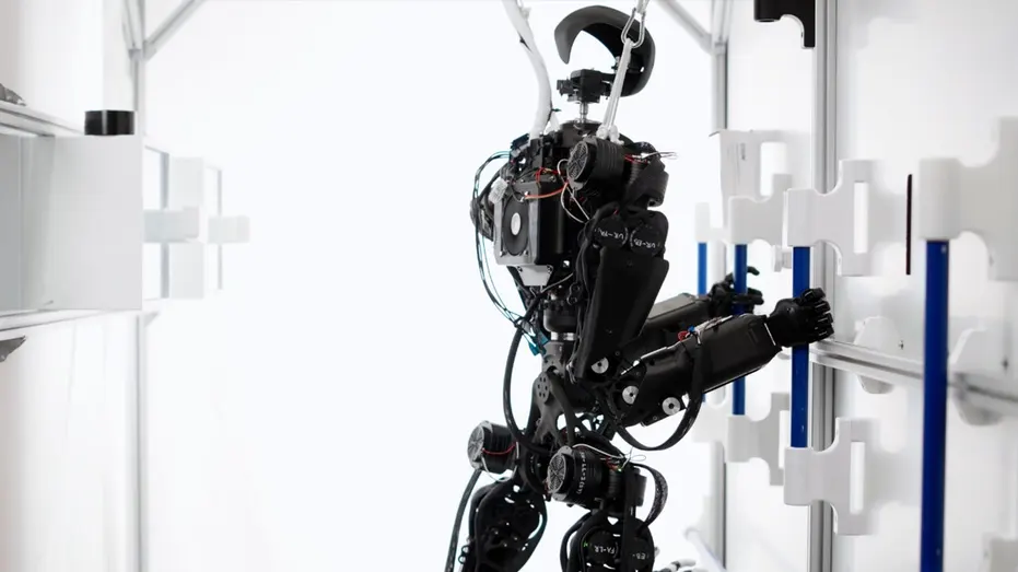 Will a four-armed robot take astronauts' jobs in space?