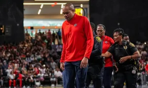wnba-coach-removed-from-court-by-police-after-intense-game-dispute-33428 WNBA Coach Removed from Court by Police After Intense Game Dispute