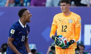 Paraguayan goalkeeper throws ball at Mbappé after World Cup match